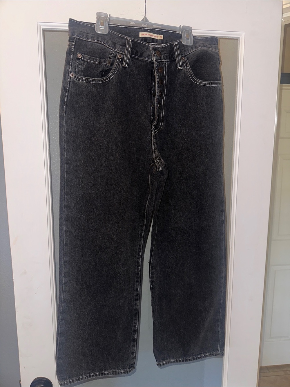 Levi's Women ribcage straight ankle jeans. Size 31